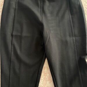 T Tahari Black  capri shorts medium 30‎ x 22 dress up